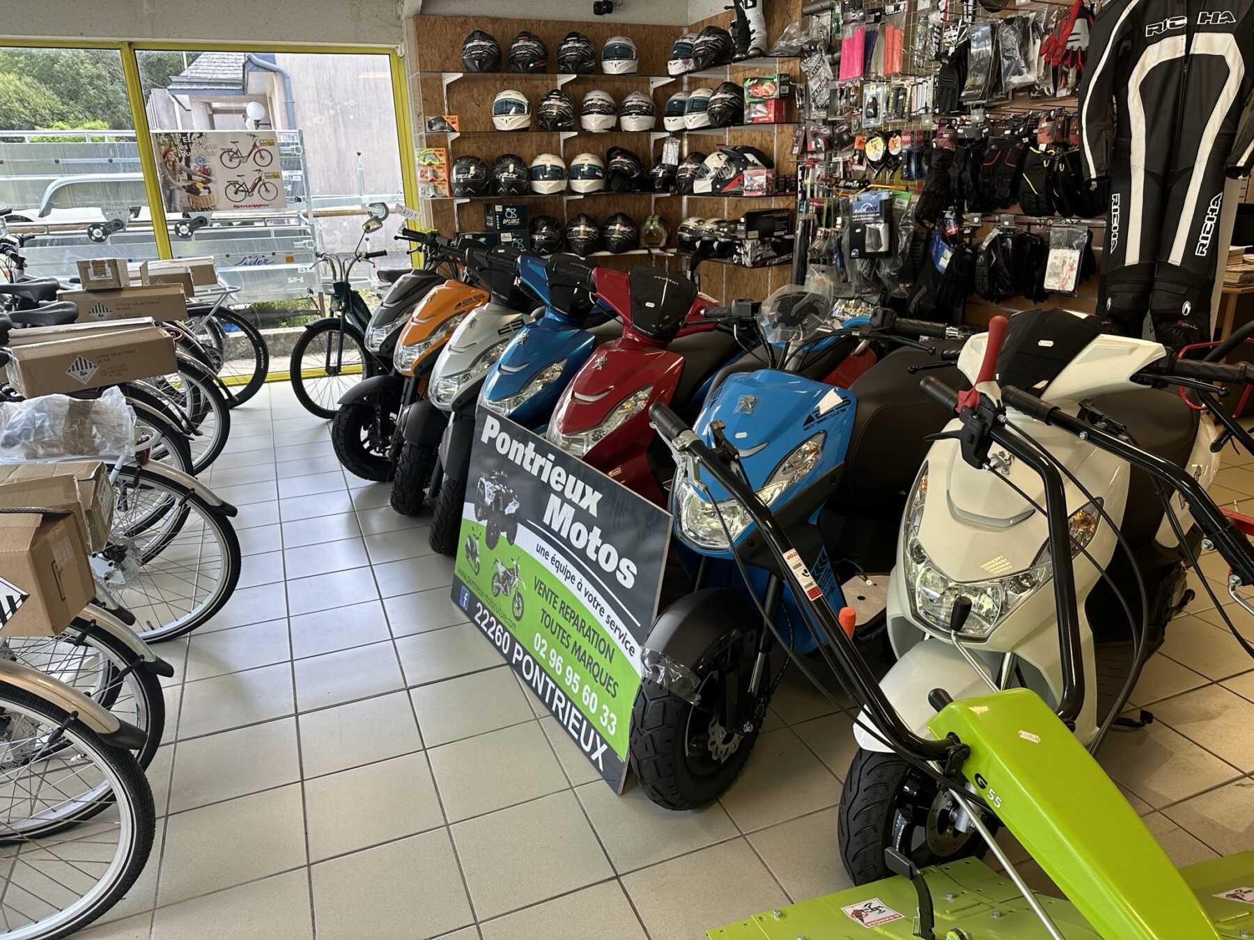 Scooter Peugeot et Kymco